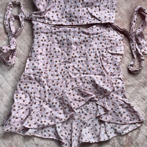 Ditsy Small 2 Piece Matching Set Wrap Top with Skirt - Picture 5 of 10